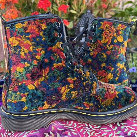 🏴󠁧󠁢󠁥󠁮󠁧󠁿 Super Rare England Vintage Velvet Floral Dr. Martens Boots UK 6 - Picture 7 of 16